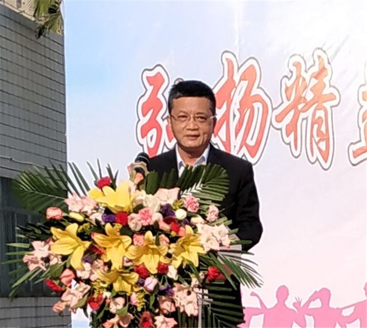 圖為梁軍同志作動(dòng)員講話(huà)。